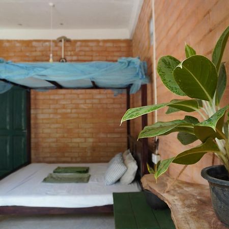Passionfruit Homestay Matara Buitenkant foto