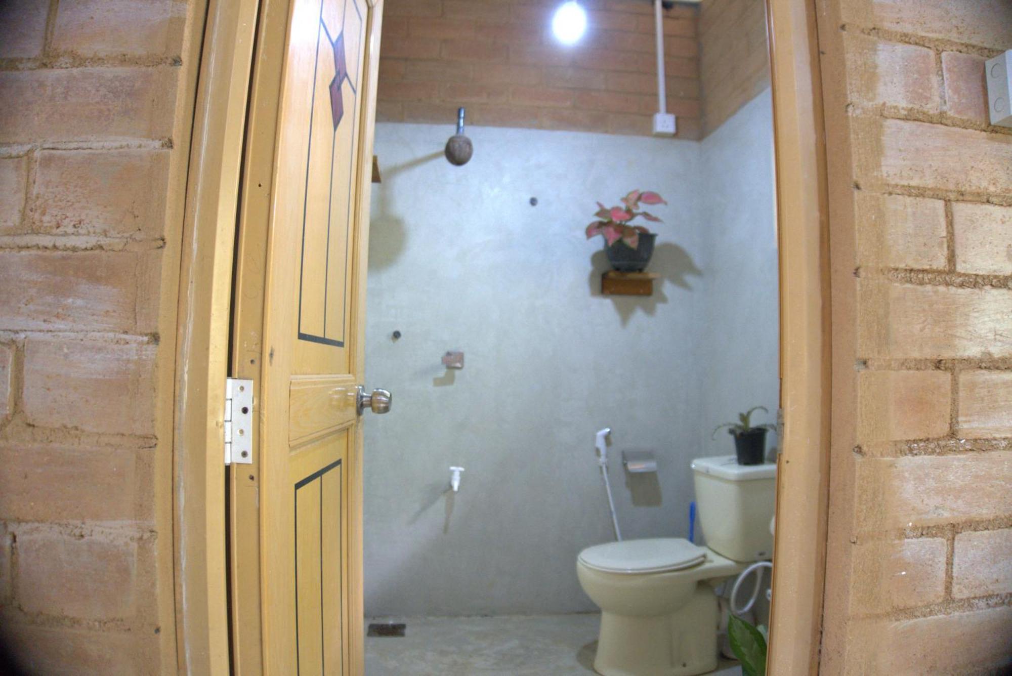 Passionfruit Homestay Matara Buitenkant foto