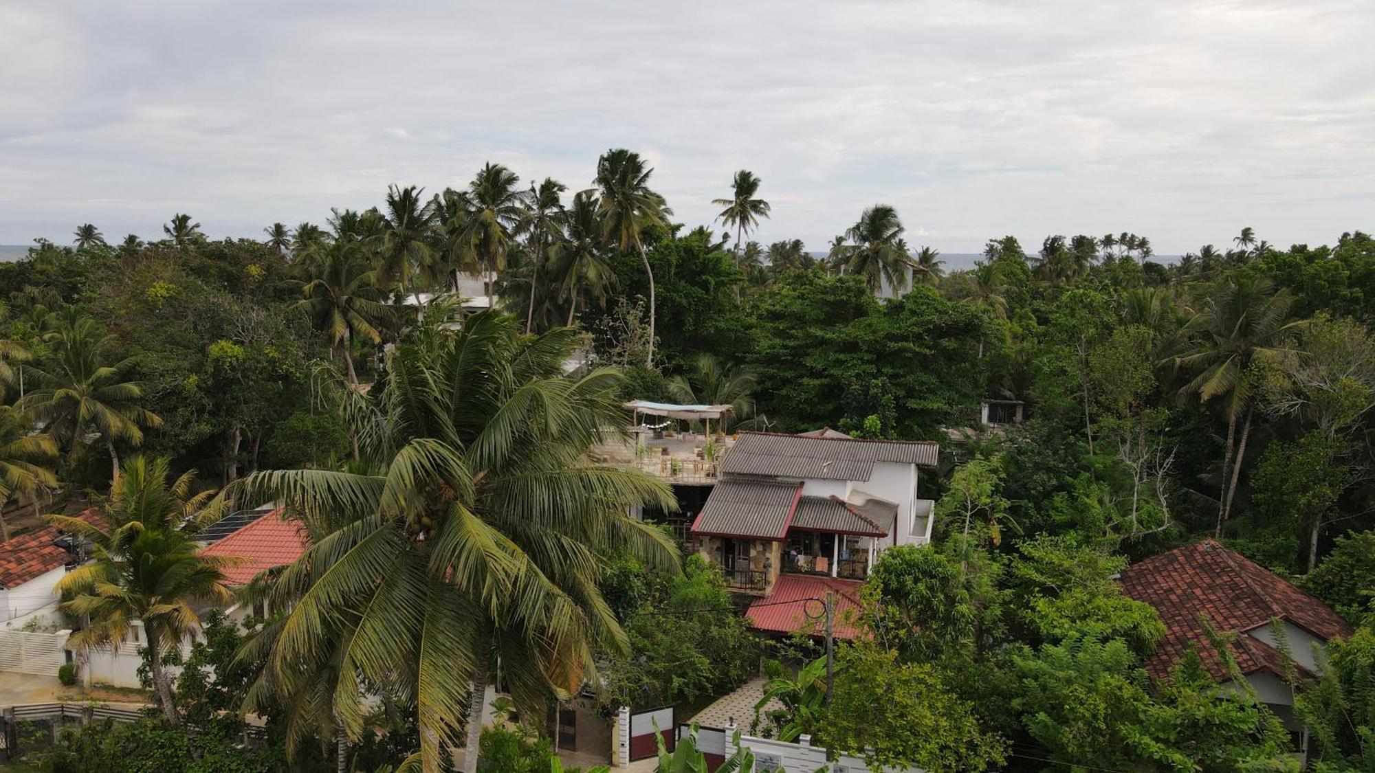 Passionfruit Homestay Matara Buitenkant foto